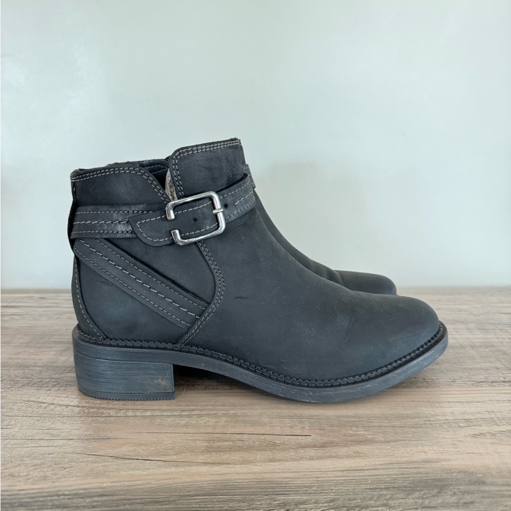 Clarks Womens Maye Strap Black Leather Booties Shoes 7 Medium